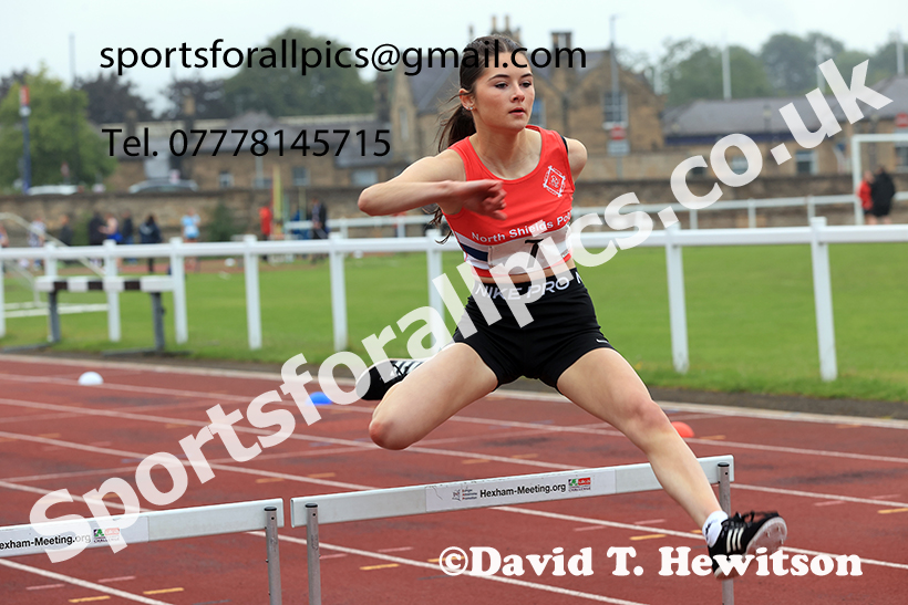 Girls hurdles, 2025 Northumberland Schools Track and Fields, Wentworth, Hexham. Photo: David T. Hewitson/Sports for All Pics